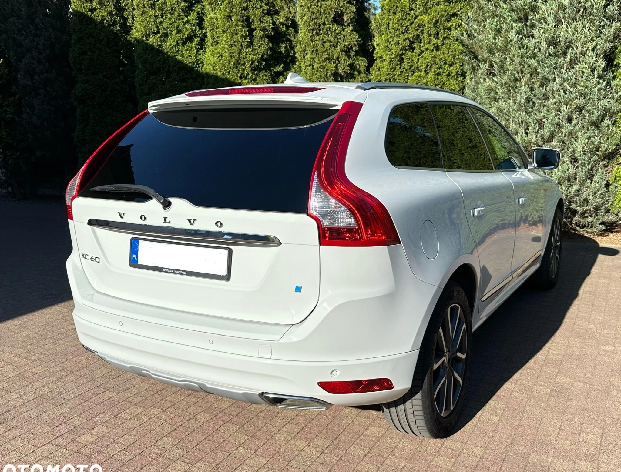 Volvo XC 60 cena 125000 przebieg: 159900, rok produkcji 2017 z Warszawa małe 497